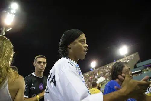 他曾多次荣 他曾多次荣